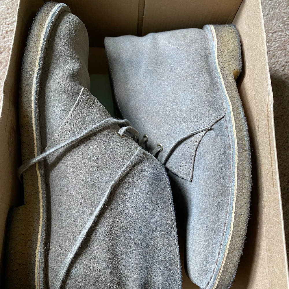 Clark’s Women Chukka Desert Boot- Gray 9M